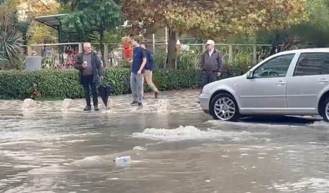 Vlora nën ujë! Ja rrugët kryesore që u përmbytën pas reshjeve