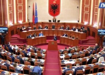 Noka e Bardhi kërkojnë pastrimin e foltores pasi foli Rama