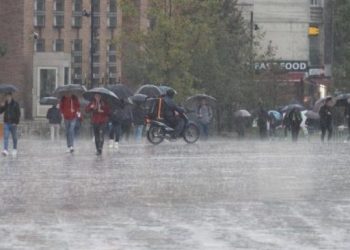 Vendi “mbërthehet” nga moti i paqëndrueshëm