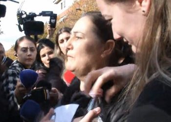 E pranishme në protestë, tezja e Martin Canit humb ndjenjat