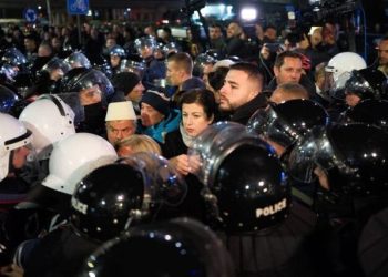 Lirohen 21 protestues të ndaluar, Metaliaj: Ne nuk ndalemi