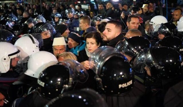 Lirohen 21 protestues të ndaluar, Metaliaj: Ne nuk ndalemi