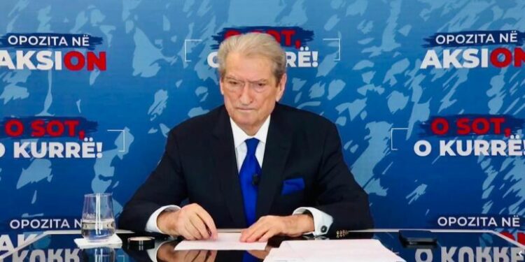 Berisha njofton protestë  rreth parlamentit, ja kur do të mbahet