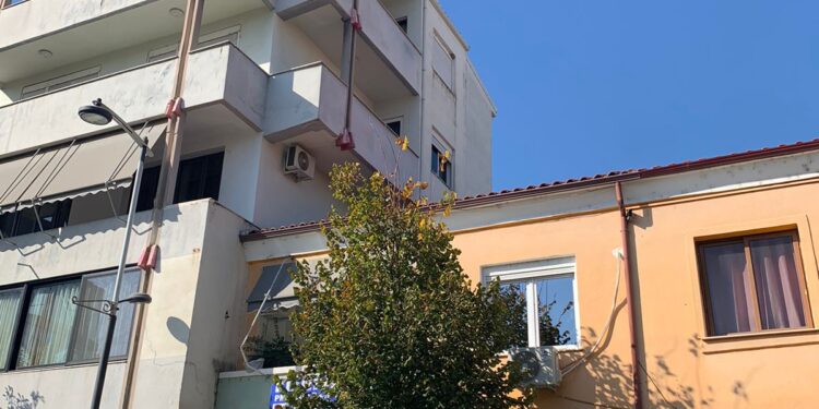 Skandal/ Bashkia e Fierit merr fondin, por godinën e ish-AVN TV e lë pa lyer, ku avulluan paratë?