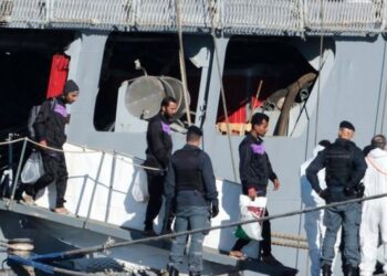 Kthehet në Itali njëri nga 8 emigrantët që u sollën në Shqipëri dje