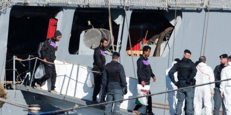 Kthehet në Itali njëri nga 8 emigrantët që u sollën në Shqipëri dje