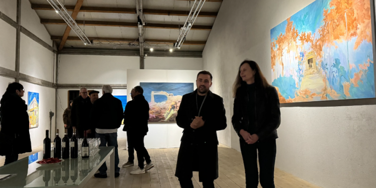 Ekspozita e piktorit Albi Yzo që lidh Shqipërinë me Zvicrën përmes artit (Video-Foto)
