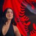 Dua Lipa iu uron shqiptarëve Ditën e Pavarësisë me vargjet e himnit kombëtar
