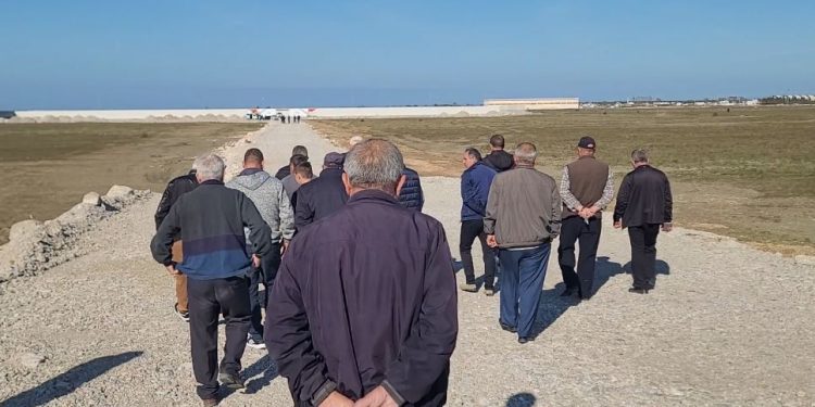 Magazinimi i kontenierëve me mbetje të rrezikshme në Durrës , banorët në protestë