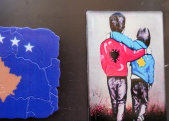 Jashtë kufijve, por shqiptarët e Kosovës dhe RMV-së, Ditën e Pavarësisë e përjetojnë si festë për identitetin e tyre kombëtar