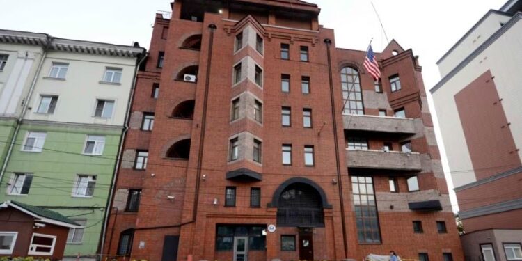 Gjykata ruse e dënon me gati 5 vjet burgim ish-punëtorin e konsullatës amerikane