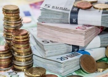 Këmbimi valutor 10 nëntor/ Me sa blihen e shiten dollari dhe euro
