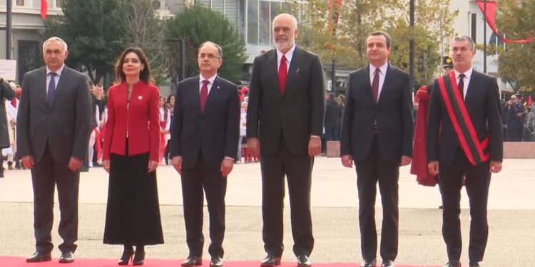 Ceremonia në Vlorë, Rama krah Kurti dhe presidentit Begaj