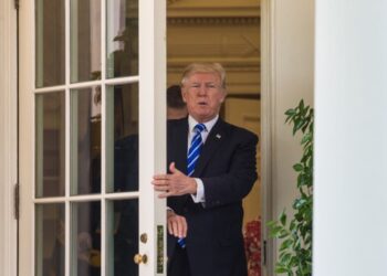 I ftuar nga Biden, Donald Trump kthehet triumfues në Shtëpinë e Bardhë