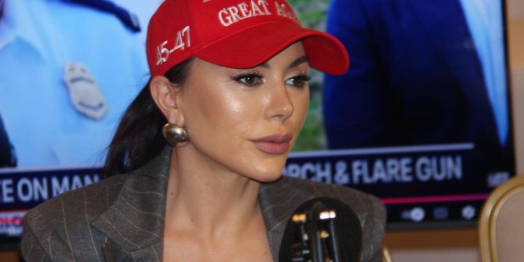 Dorina Mema do t’i futet politikës: Hyj si grua konservatore!