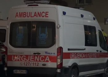 21-vjeçari përplas policin gjatë detyrës, efektivi me dëmtime në kokë dhe gjymtyrë