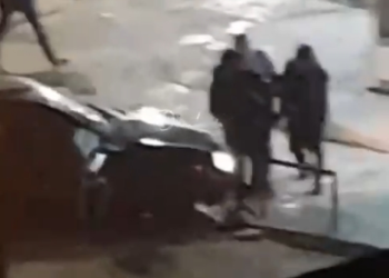 Video/ Momenti kur qytetarët nxjerrin nga makina Kevin Hajrullën dhe kalimtarin e plagosur në atentat
