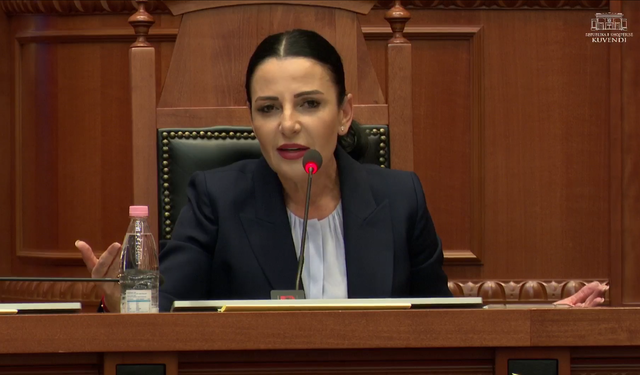 “Ministrja është jashtë shtetit”, si doli blof Spiropali, kur Balluku u paraqit në seancë
