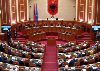 “Thatë që Balluku është jashtë shtetit”, Sula-Spiropalit: Gënjyet! Spiropali: Nuk ta lejoj, kërko falje!