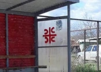 Grafite me simbolin serb shfaqen në veri të Mitrovicës, nisin hetimet