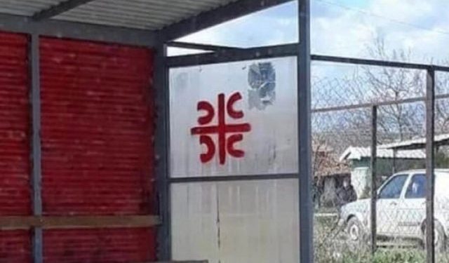 Grafite me simbolin serb shfaqen në veri të Mitrovicës, nisin hetimet