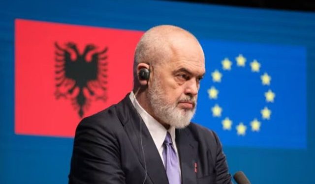 “The Guardian” për mbylljen e TikTok : Rama fajëson rrjetet sociale për nxitjen e dhunës