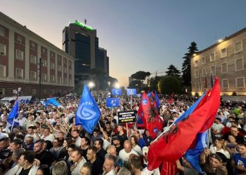 Opozita në mosbindje civile/ Noka dhe Topalli “bllokojnë” rrugën e Elbasanit, shpërndarja sipas zonave