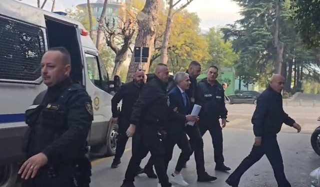 U njoh me akuzën e grupit kriminal, Rrapaj humb ndjenjat, Beqaj pyet gjykatën: Ku janë lekët?