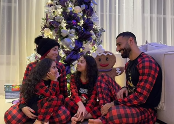 Mohamed Salah në qendër të kritikave, pas fotos pranë pemës së Krishtlindjes