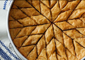 Nga gjeli i detit te bakllavaja, sa kushton darka e Vitit të Ri për një familje shqiptare?