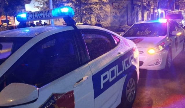 Plas arma në Durrës, terrorizohen qytetarët. Dy persona…