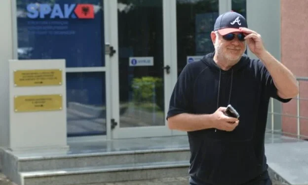 Pse oligarkët i falin vila Baton Haxhiut dhe i japin 20 milionë lekë rrogë në muaj, disa fakte për matrapazin dhe sekserin e aferave korruptive