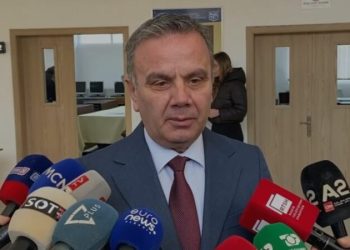 Debati për heqjen e shqipes si gjuhë zyrtarë në MV, Dimitrievski: Do të dëmtonte marrëdhëniet ndëretnike!