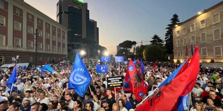 Opozita mosbindje civile të hënën, rrugët që do të bllokohen në Tiranë