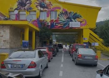 Emigrantët kthehen në atdhe për festa, fluks në pikat doganore