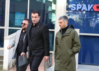Veliaj mbaron kafen e mëngjesit dhe drekën me kolegët e SPAK. Ju premton se do kthehet sërish