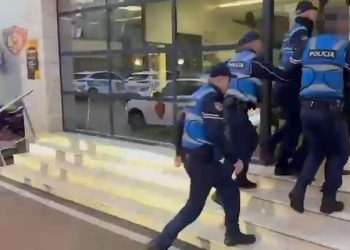 Kanosi me mesazhe efektivin në Lezhë, arrestohet 19-vjeçari