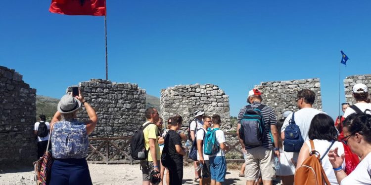 Shifrat larg turizmit elitar, ja shpenzuan mesatarisht turistët e huaj në Shqipëri?