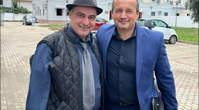 Shpërthen Goxhaj: BIG BORDELLO Propagandë e Axhendës LGBQ që të pranojmë birësimin e fëmijëve nga çiftet LGBQ