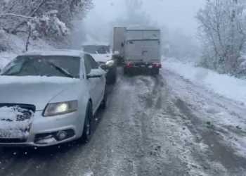 Reshjet e dëborës, gjashtë fshatra të bllokuara në qarkun Dibër