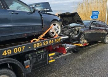 Përplasen dy makina në aksin Lezhë- Shkodër, përfundon në spital drejtuesja e njërit prej automjeteve