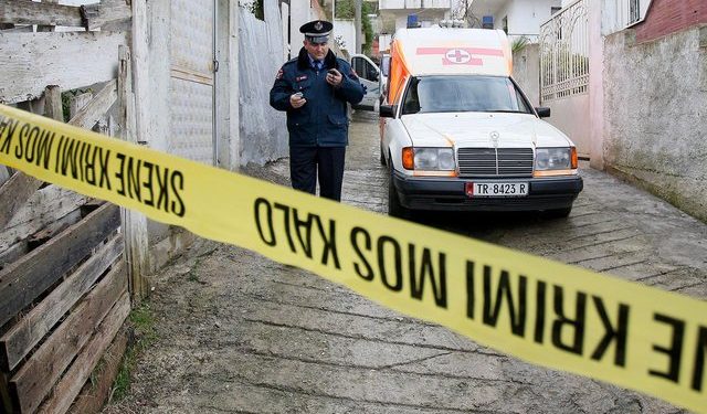 Gjendet i vrarë me armë zjarri 48-vjeçari në Kamëz