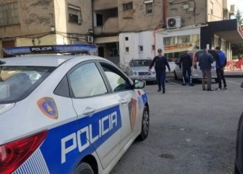 U gjet i vrarë në makinë, identifikohet viktima në Kamëz