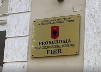 Vranë dhe grabitën 89-vjeçarin, Prokuroria e Fierit dërgon për gjykim tre autorët