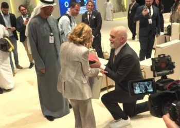 Video/ Rama surprizon për ditëlindje Melonin