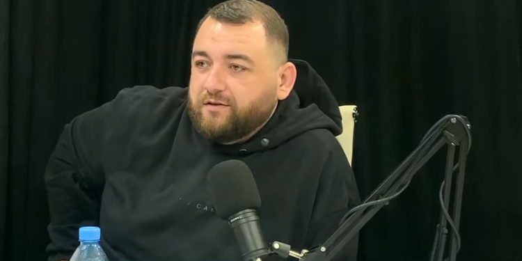 Me gazetarin Ariglon Agim Pali i Maska.al: “Lufta për Lirinë e Shprehjes dhe Censura Rrjetet Sociale