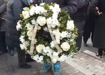 Meta dërgon kurorën me lule në ceremoninë mortore të Kryepeshkopit
