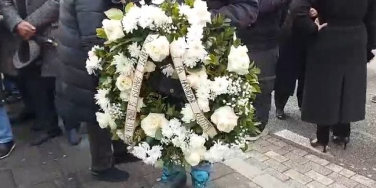 Meta dërgon kurorën me lule në ceremoninë mortore të Kryepeshkopit