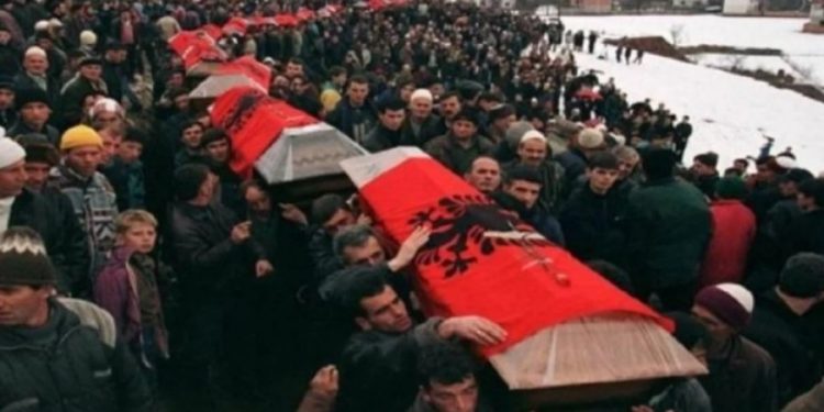 26-vjetori i masakrës së Reçakut, zyra e BE-së në Prishtinë: Drejtësia mbetet e vonuar!