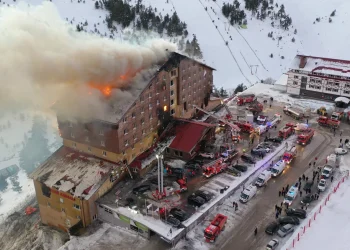 Tragjedi në resortin e skive, hoteli merr flakë, ndërrojnë jetë 66 persona